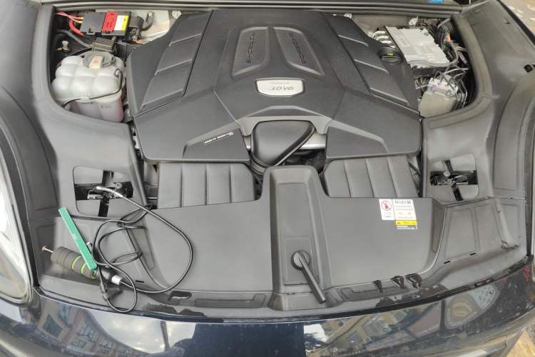 Used Porsche Cayenne 2023 Cayenne 3.0T Platinum Edition Engine Bay
