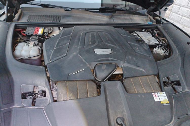 Used Porsche Cayenne 2023 Cayenne 3.0T Platinum Edition Engine Bay