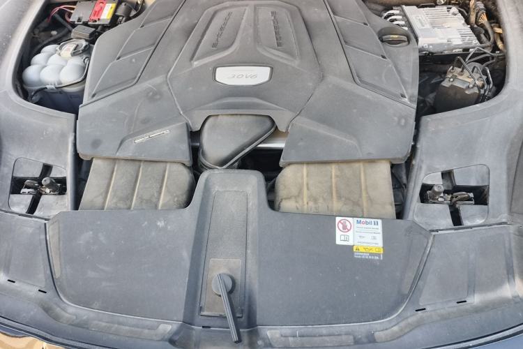 Used Porsche Cayenne 2023 Cayenne 3.0T Platinum Edition Engine Bay