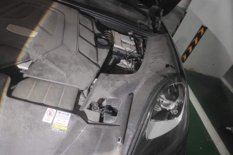 Used Porsche Cayenne 2023 Cayenne Coupé 3.0T Engine Bay Left