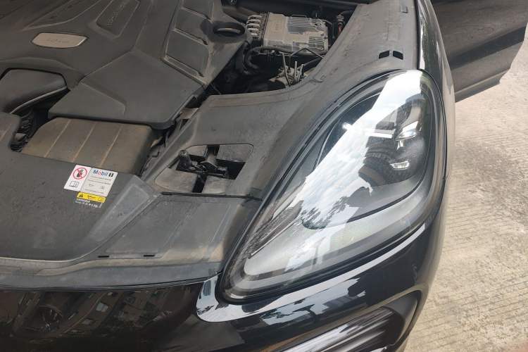 Used Porsche Cayenne 2023 Cayenne 3.0T Platinum Edition Engine Bay Left