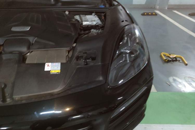 Used Porsche Cayenne 2023 Cayenne S 2.9T Platinum Edition Engine Bay Left