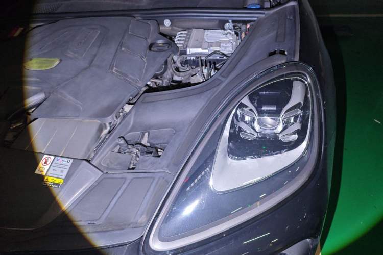 Used Porsche Cayenne 2023 Cayenne 3.0T Engine Bay Left