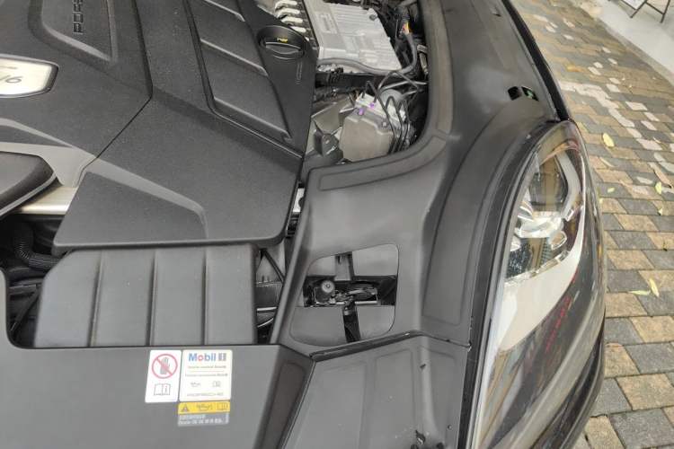 Used Porsche Cayenne 2023 Cayenne 3.0T Platinum Edition Engine Bay Left