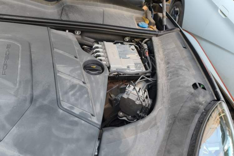 Used Porsche Cayenne 2023 Cayenne 3.0T Platinum Edition Engine Bay Left