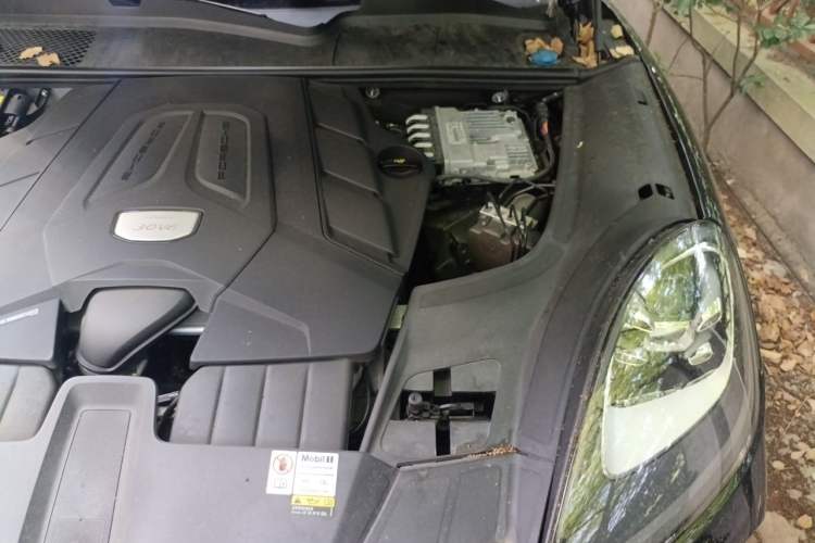 Used Porsche Cayenne 2023 Cayenne 3.0T Platinum Edition Engine Bay Left