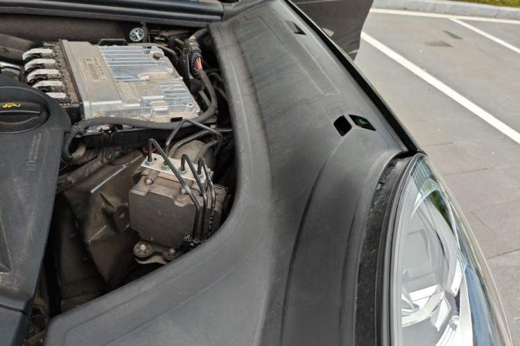 Used Porsche Cayenne 2023 Cayenne 3.0T Platinum Edition Engine Bay Left