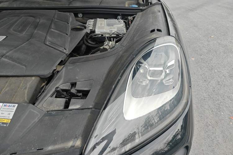 Used Porsche Cayenne 2023 Cayenne 3.0T Engine Bay Left