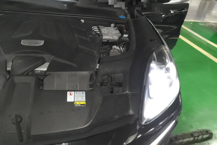 Used Porsche Cayenne 2023 Cayenne 3.0T Platinum Edition Engine Bay Left