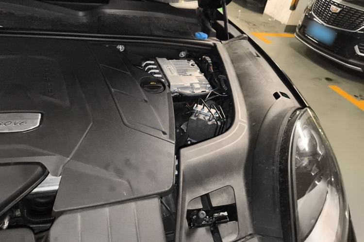 Used Porsche Cayenne 2023 Cayenne Coupé 3.0T Platinum Edition Engine Bay Left