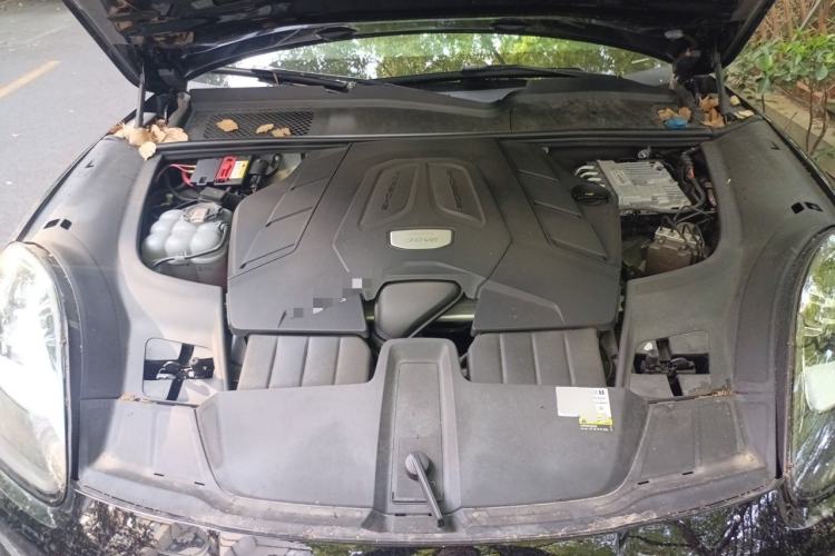 Used Porsche Cayenne 2023 Cayenne 3.0T Platinum Edition Engine Bay