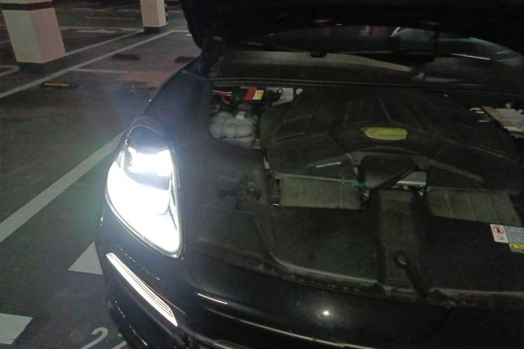 Used Porsche Cayenne 2023 Cayenne 3.0T Platinum Edition Engine Bay Right