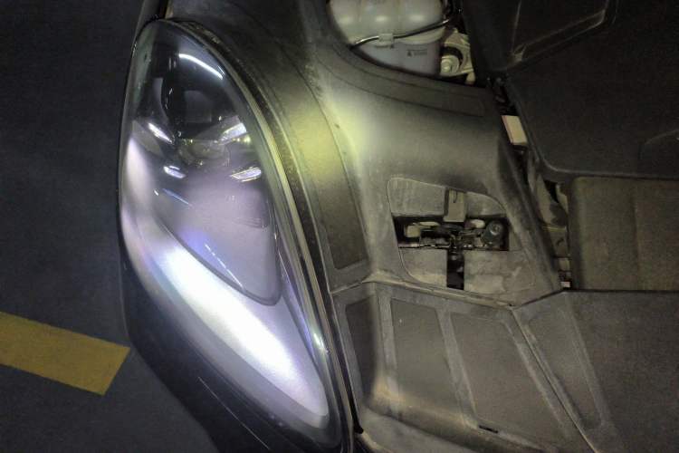 Used Porsche Cayenne 2023 Cayenne 3.0T Platinum Edition Engine Bay Right