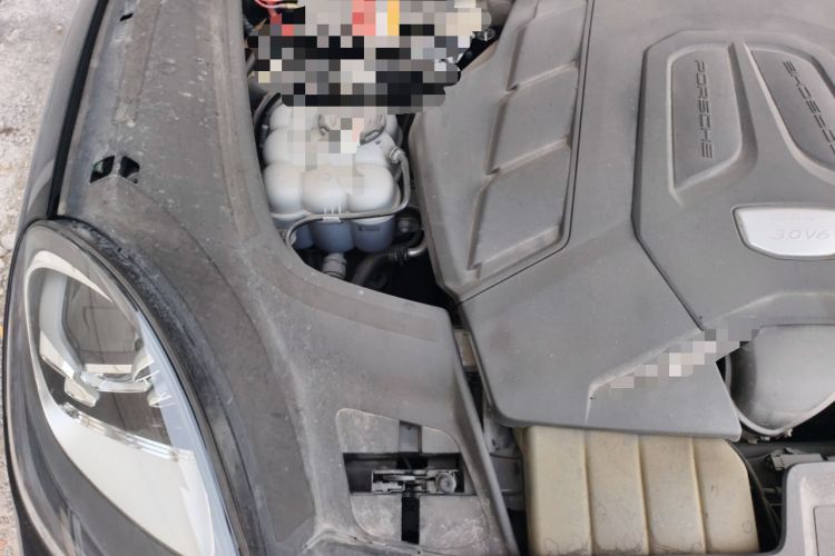 Used Porsche Cayenne 2023 Cayenne 3.0T Engine Bay Right