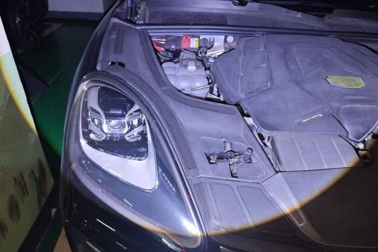 Used Porsche Cayenne 2023 Cayenne 3.0T Engine Bay Right