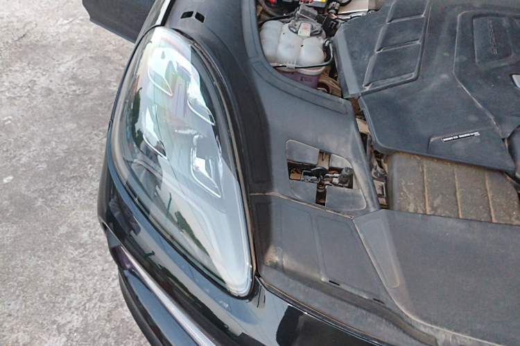 Used Porsche Cayenne 2023 Cayenne 3.0T Platinum Edition Engine Bay Right