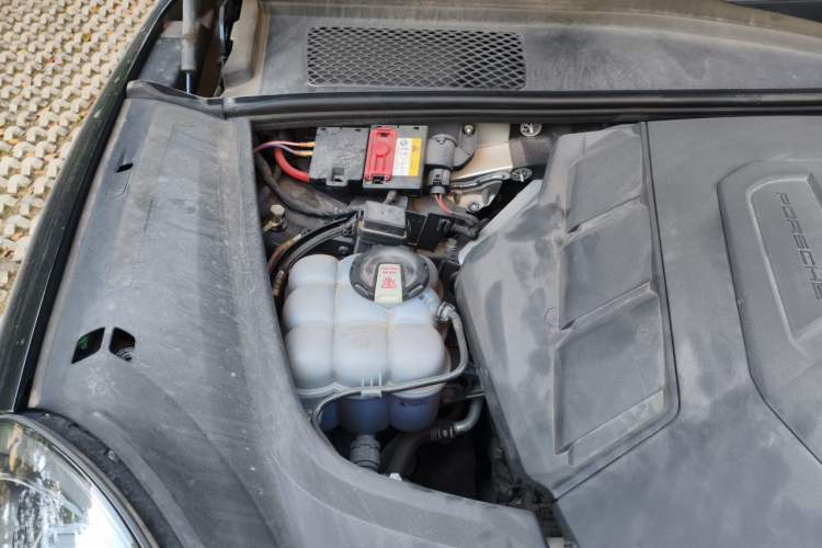Used Porsche Cayenne 2023 Cayenne 3.0T Platinum Edition Engine Bay Right