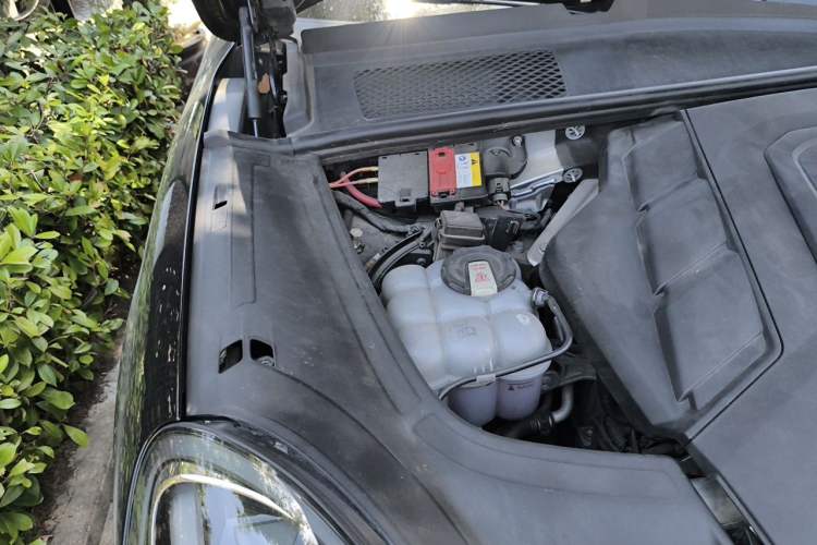 Used Porsche Cayenne 2023 Cayenne 3.0T Platinum Edition Engine Bay Right
