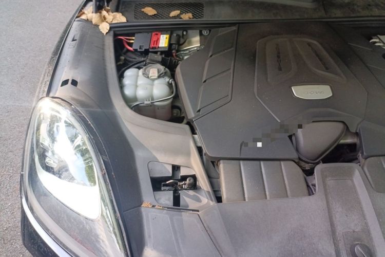 Used Porsche Cayenne 2023 Cayenne 3.0T Platinum Edition Engine Bay Right