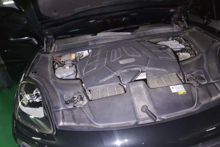 Used Porsche Cayenne 2023 Cayenne 3.0T Platinum Edition Engine Bay Right