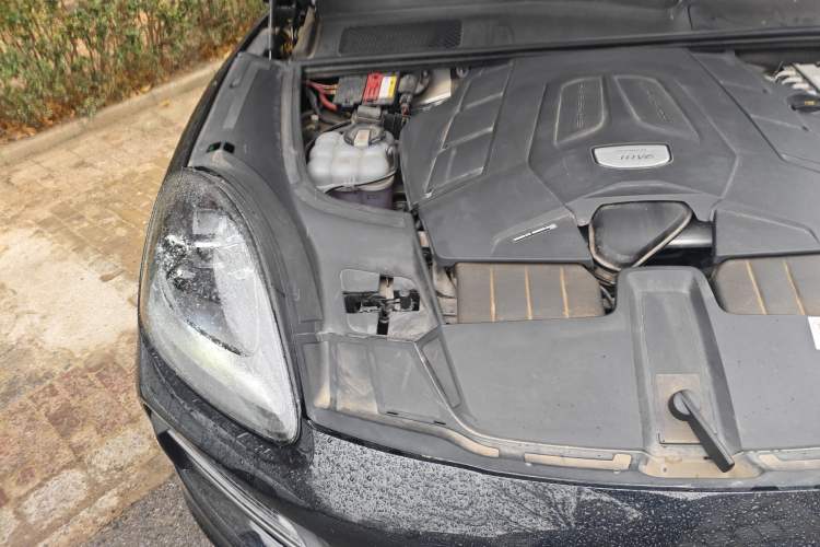 Used Porsche Cayenne 2023 Cayenne 3.0T Platinum Edition Engine Bay Right