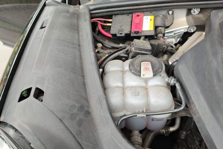 Used Porsche Cayenne 2023 Cayenne 3.0T Platinum Edition Engine Bay Right