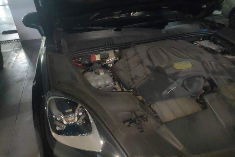Used Porsche Cayenne 2023 Cayenne 3.0T Platinum Edition Engine Bay Right
