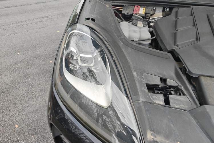 Used Porsche Cayenne 2023 Cayenne 3.0T Engine Bay Right