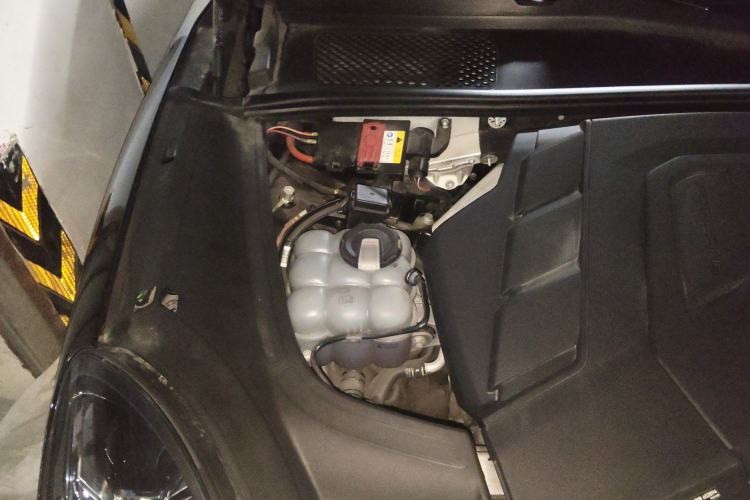 Used Porsche Cayenne 2023 Cayenne 3.0T Engine Bay Right