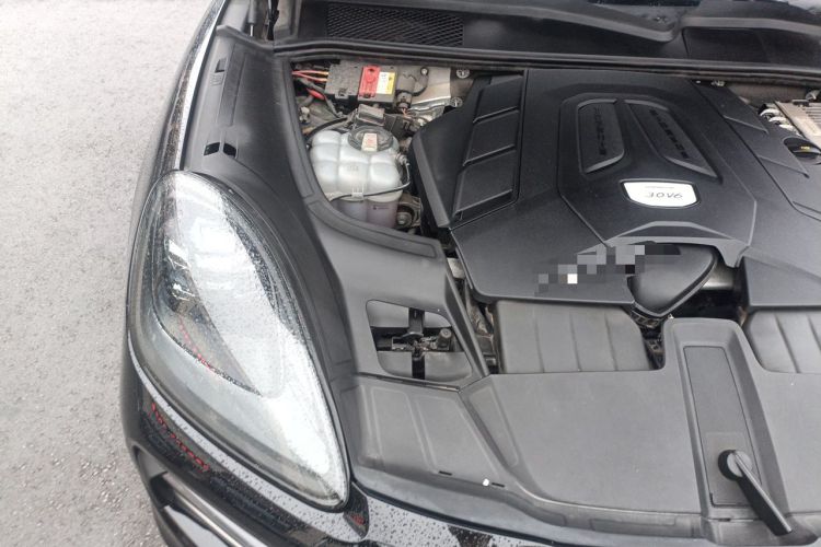 Used Porsche Cayenne 2023 Cayenne 3.0T Platinum Edition Engine Bay Right