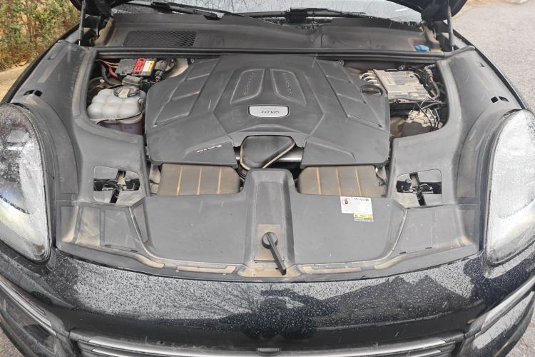 Used Porsche Cayenne 2023 Cayenne 3.0T Platinum Edition Engine Bay