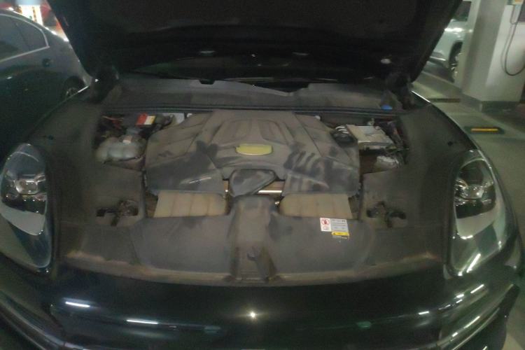 Used Porsche Cayenne 2023 Cayenne 3.0T Platinum Edition Engine Bay
