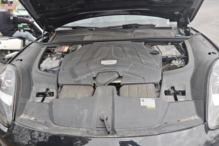 Used Porsche Cayenne 2023 Cayenne 3.0T Engine Bay