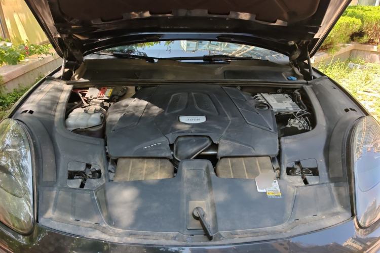Used Porsche Cayenne 2023 Cayenne Coupé 3.0T Platinum Edition Engine Bay