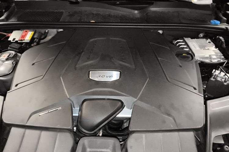 Used Porsche Cayenne 2023 Cayenne Coupé 3.0T Platinum Edition Engine Bay