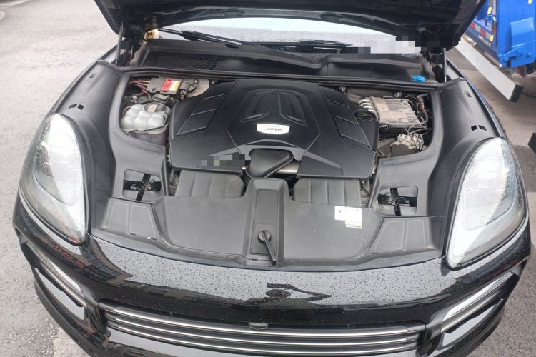 Used Porsche Cayenne 2023 Cayenne 3.0T Platinum Edition Engine Bay