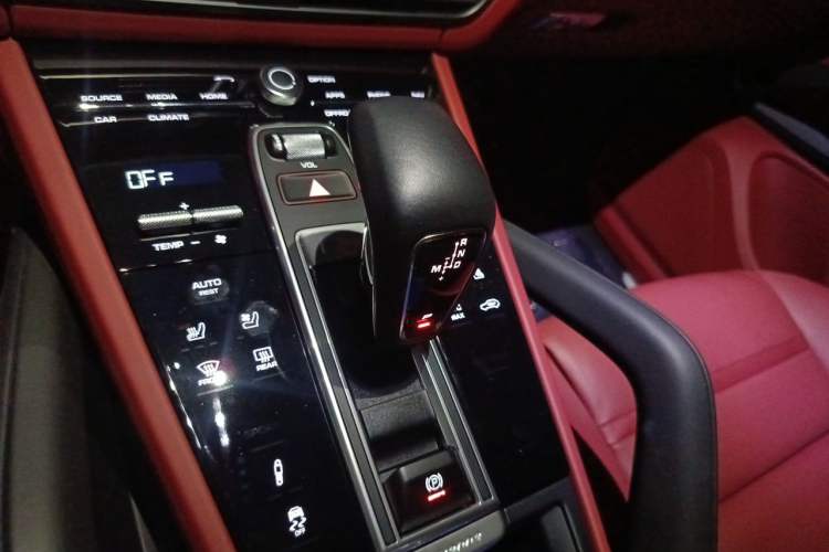 Used Porsche Cayenne 2023 Cayenne 3.0T Platinum Edition Gear Lever