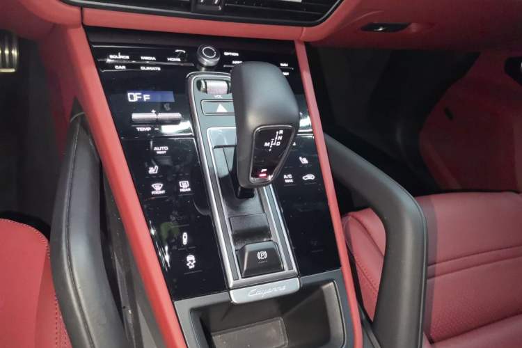 Used Porsche Cayenne 2023 Cayenne S 2.9T Platinum Edition Gear Lever