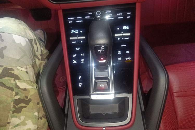 Used Porsche Cayenne 2023 Cayenne 3.0T Platinum Edition Gear Lever