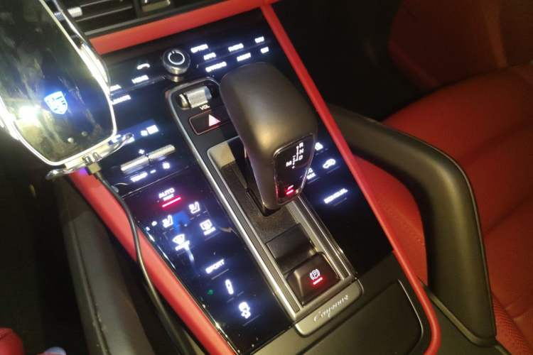 Used Porsche Cayenne 2023 Cayenne S 2.9T Platinum Edition Gear Lever