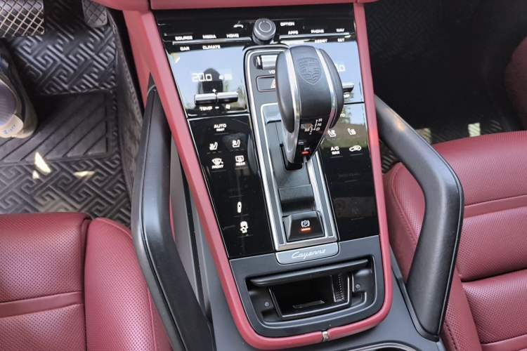Used Porsche Cayenne 2023 Cayenne 3.0T Platinum Edition Gear Lever