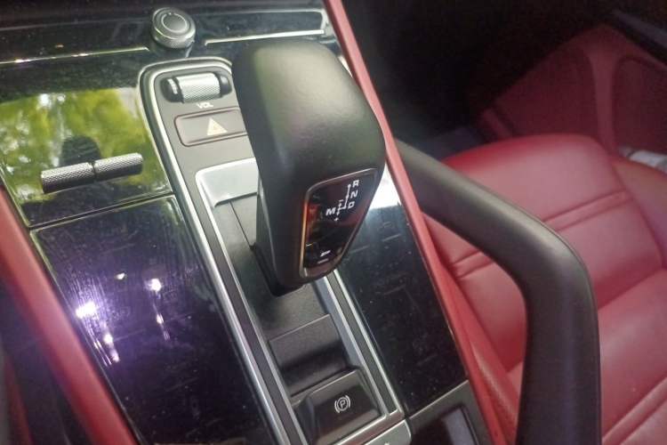 Used Porsche Cayenne 2023 Cayenne 3.0T Platinum Edition Gear Lever