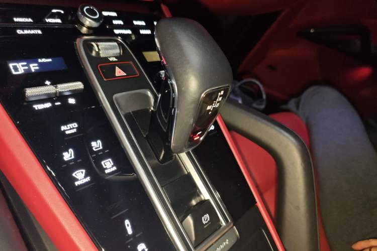 Used Porsche Cayenne 2023 Cayenne 3.0T Platinum Edition Gear Lever