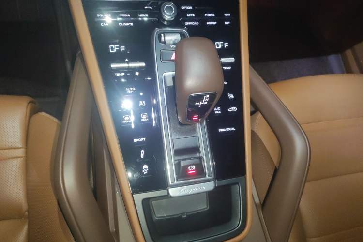 Used Porsche Cayenne 2023 Cayenne 3.0T Platinum Edition Gear Lever