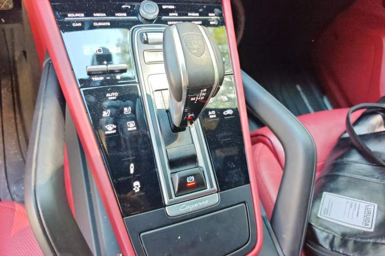 Used Porsche Cayenne 2023 Cayenne Coupé 3.0T Platinum Edition Gear Lever