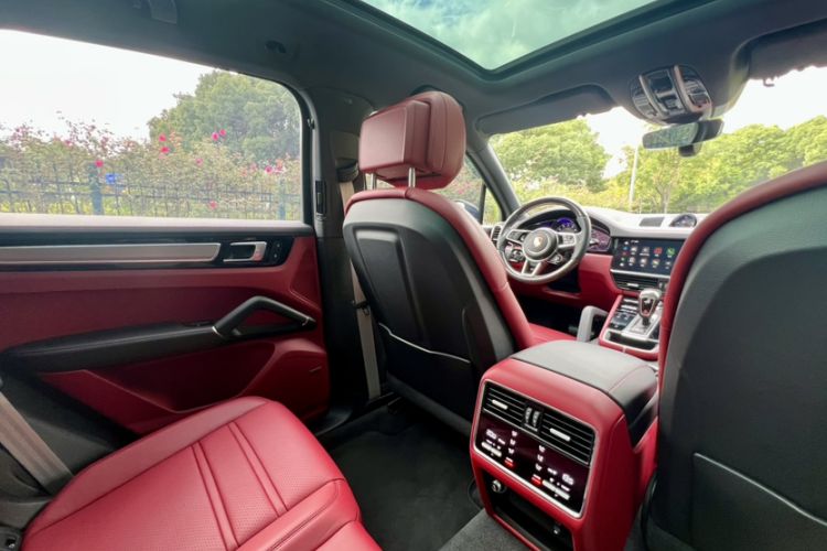 Used Porsche Cayenne 2023 Cayenne 3.0T Platinum Edition Interior 9