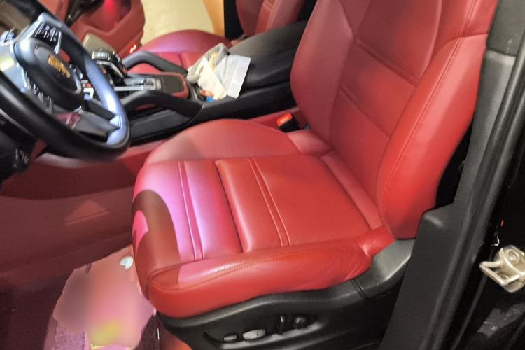 Used Porsche Cayenne 2023 Cayenne Coupé 3.0T Platinum Edition Left Front Seat