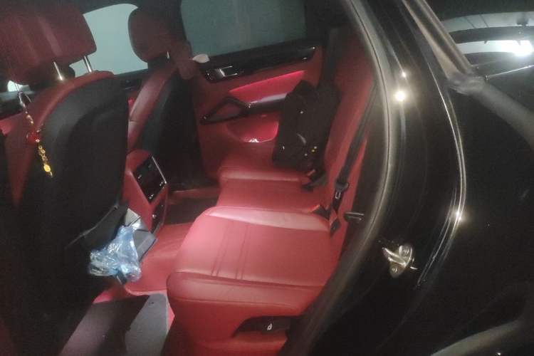 Used Porsche Cayenne 2023 Cayenne Coupé 3.0T Left Rear Seat