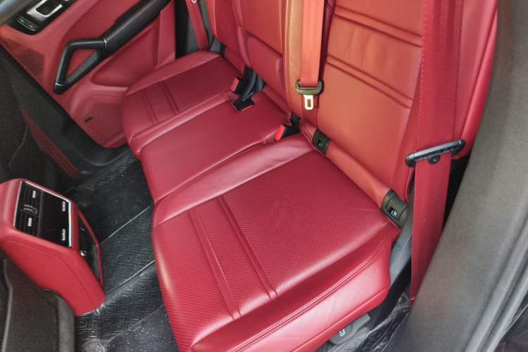 Used Porsche Cayenne 2023 Cayenne 3.0T Platinum Edition Left Rear Seat