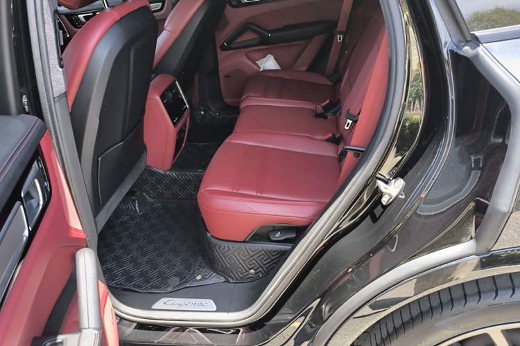 Used Porsche Cayenne 2023 Cayenne 3.0T Platinum Edition Left Rear Seat